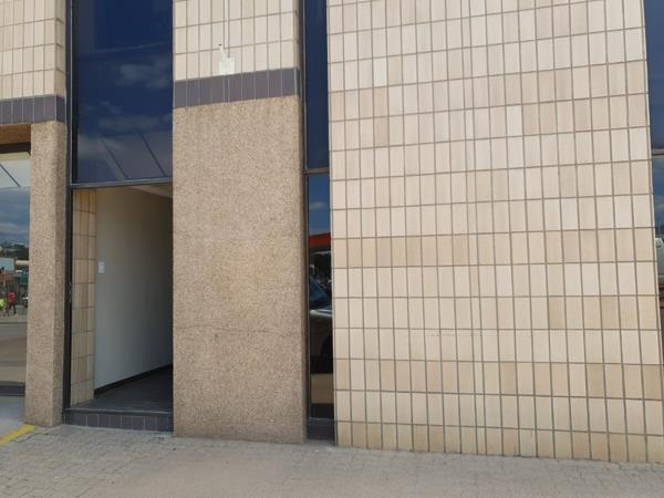 934  m² Commercial space