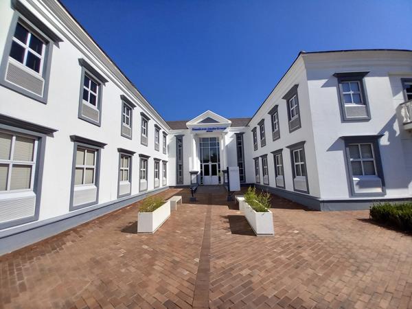 561  m² Commercial space