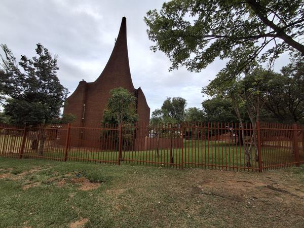 3 700  m² Commercial space