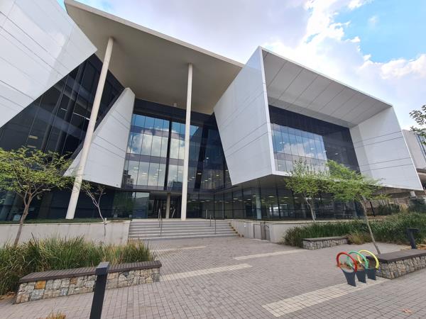 527  m² Commercial space