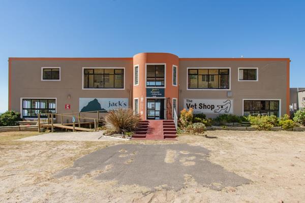 800  m² Retail Space