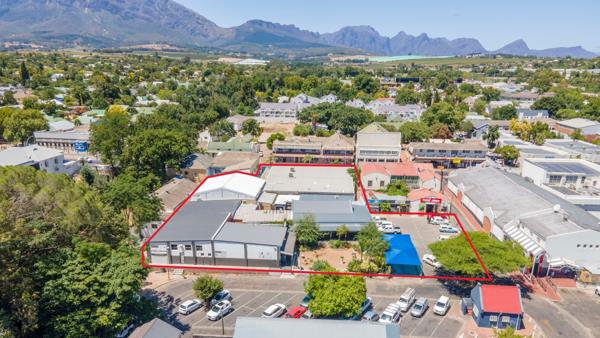 1 753  m² Commercial space