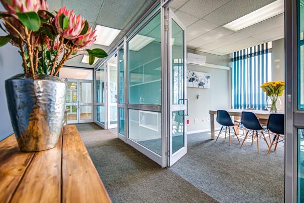 730  m² Office Space