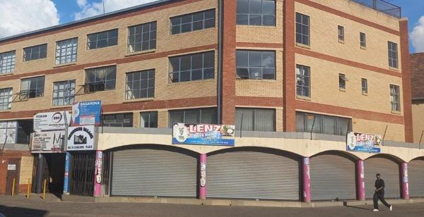 1 200  m² Commercial space