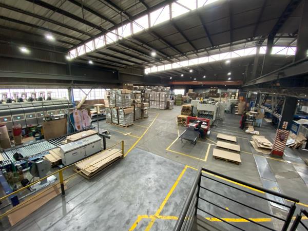 8 000  m² Industrial space