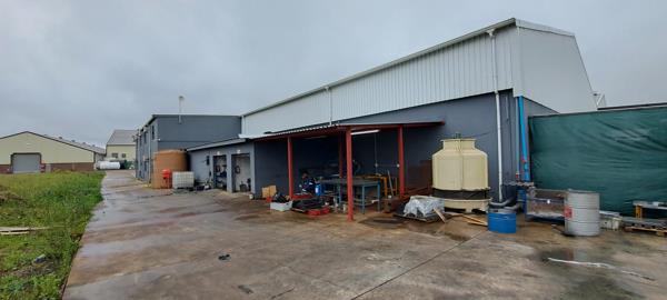 3 700  m² Industrial space