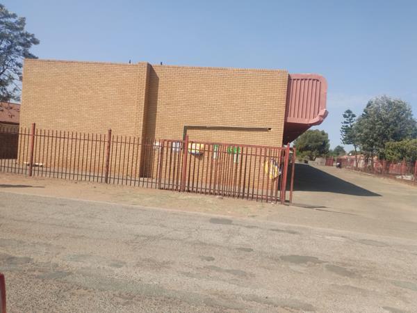 900  m² Commercial space