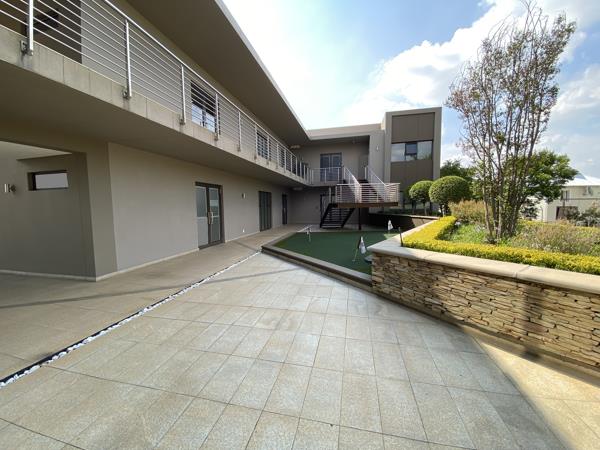 215  m² Commercial space