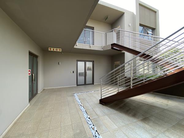 155  m² Commercial space