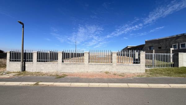 813 m² Land