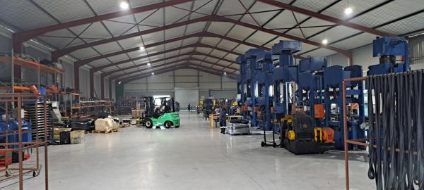 2 100  m² Industrial space