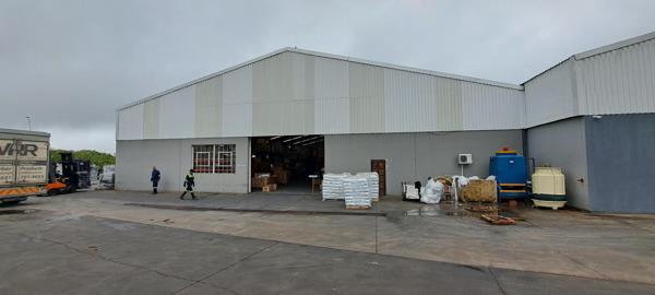 3 700  m² Industrial space