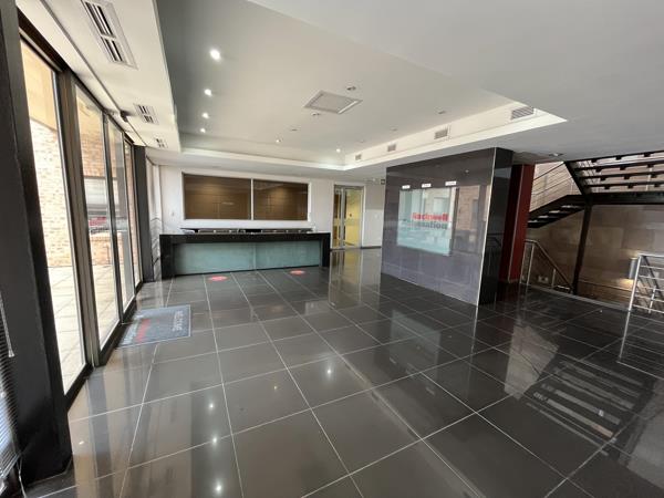 558  m² Commercial space