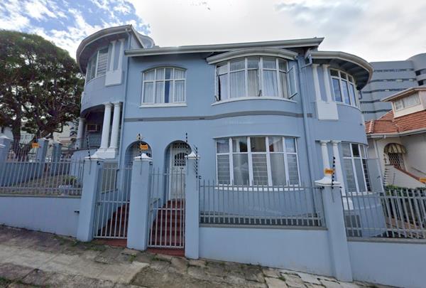 8 Bedroom Apartment