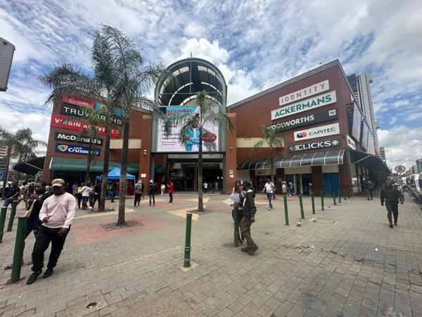 57  m² Commercial space