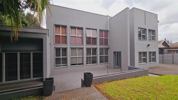 765  m² Office Space