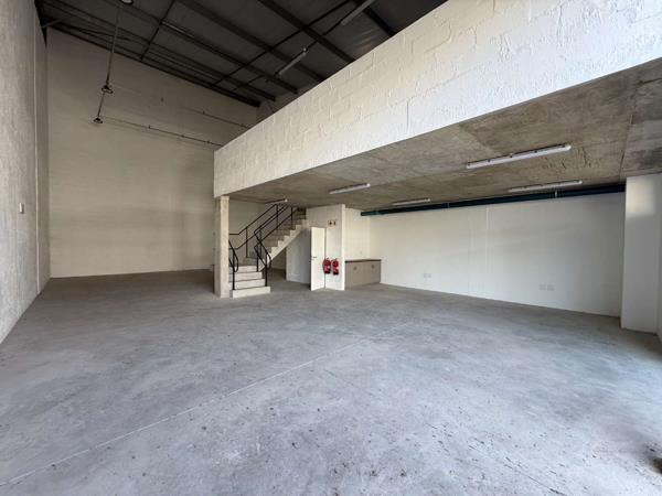 211  m² Industrial space