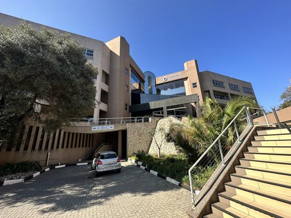 963 m² Commercial space