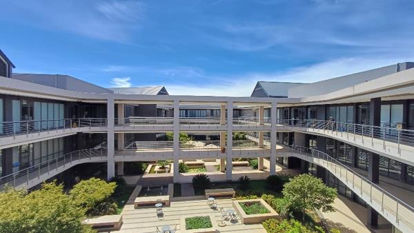 222  m² Commercial space