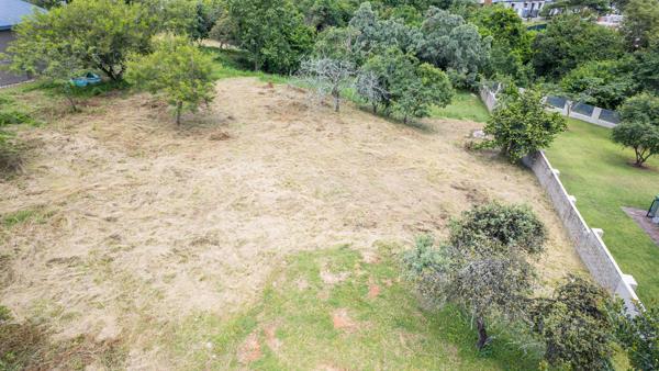 1 305 m² Land