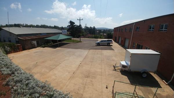 1 350  m² Commercial space