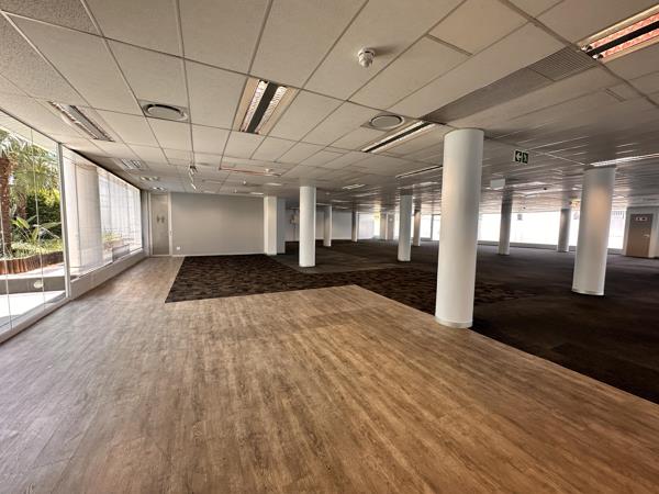 833  m² Commercial space