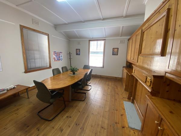 160  m² Commercial space