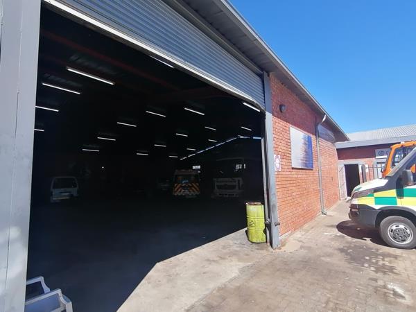 890  m² Retail Space