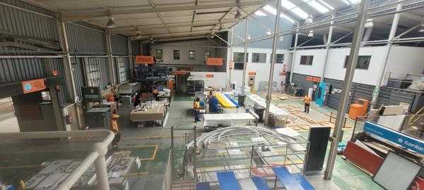 3 200  m² Industrial space