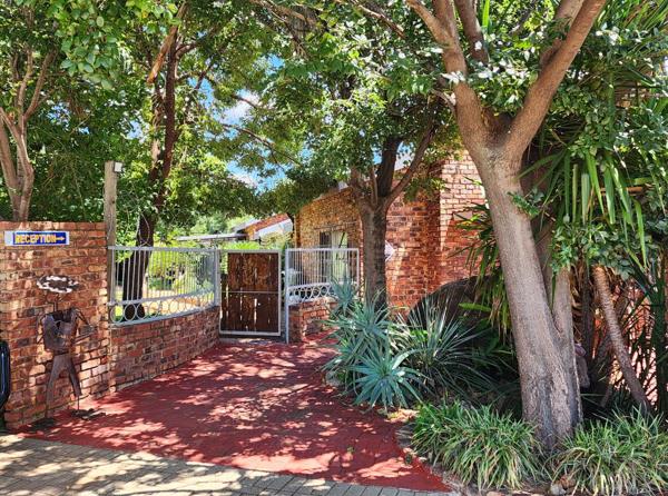 1 300  m² Commercial space