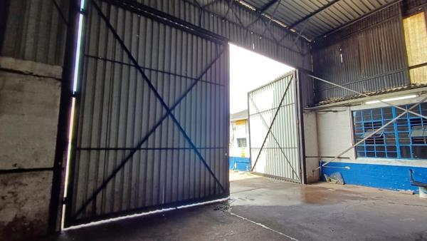 1 100  m² Industrial space