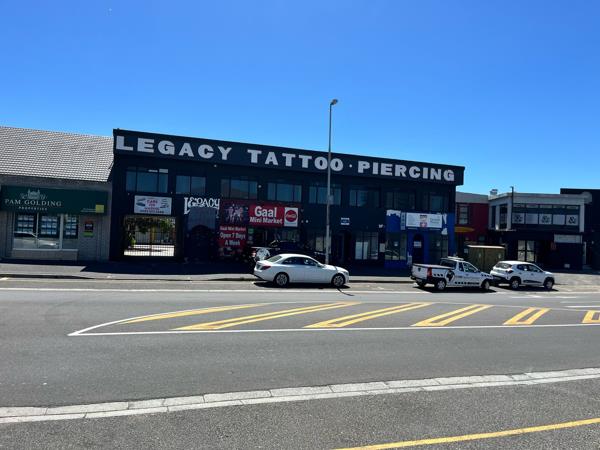 1 738  m² Commercial space