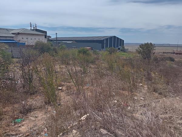 3 250 m² Land