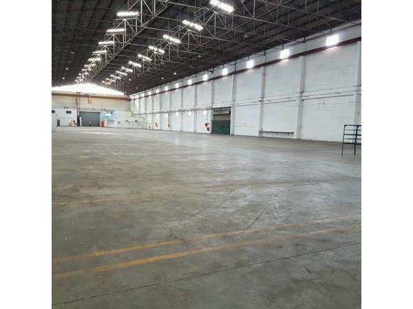 4 200  m² Commercial space