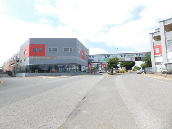 1 033  m² Commercial space