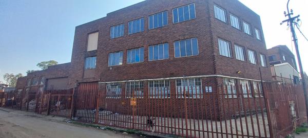 965  m² Industrial space