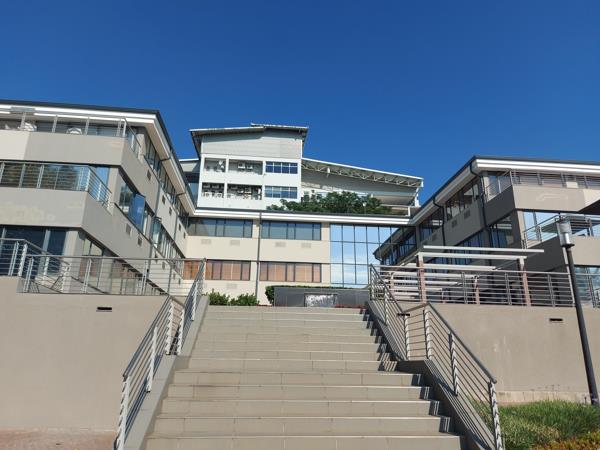 208  m² Commercial space