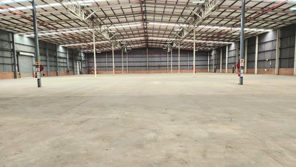 7 000  m² Commercial space