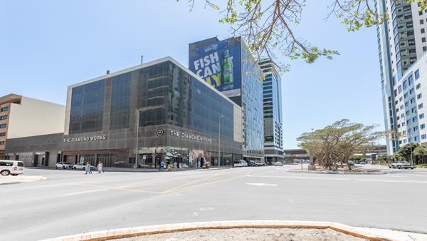 4 800  m² Commercial space