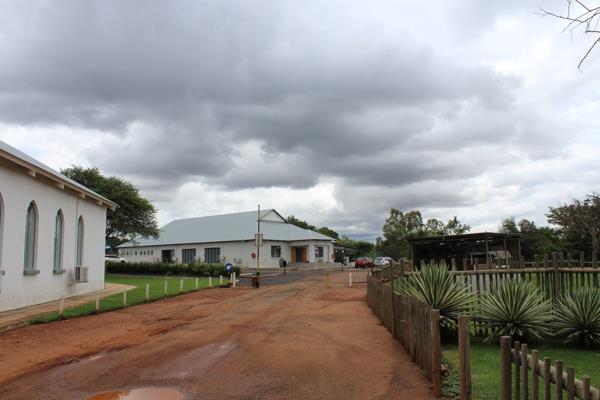 60 000  m² Commercial space