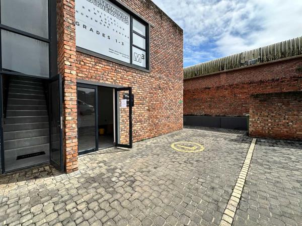 38  m² Commercial space