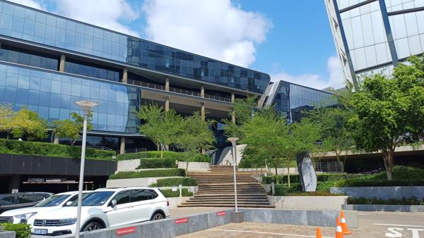 2 985.9  m² Commercial space