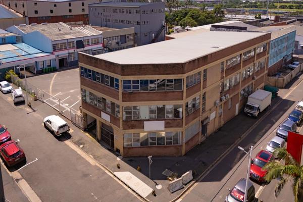 1 350 m² Commercial space