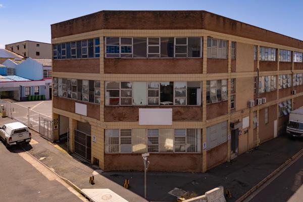 1 350 m² Commercial space