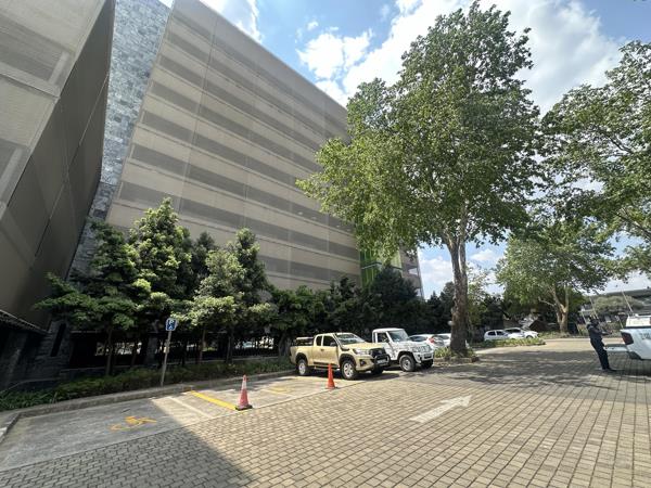 160  m² Commercial space