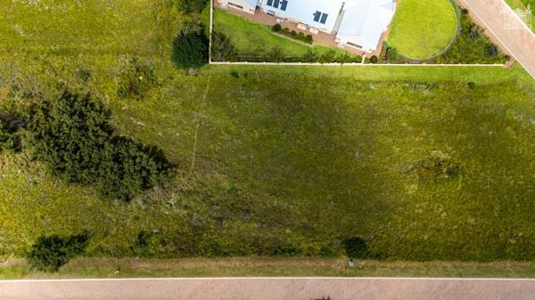 1 404 m² Land