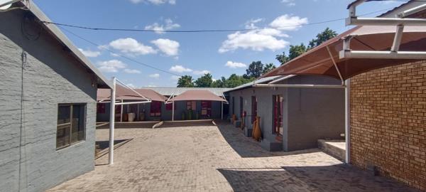 1 000  m² Commercial space