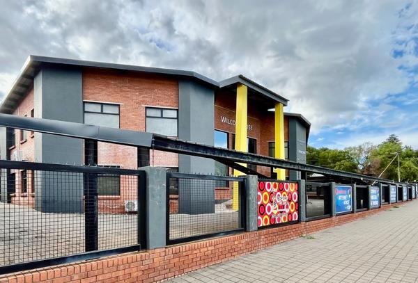 1 340  m² Office Space