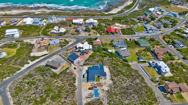 708 m² Land