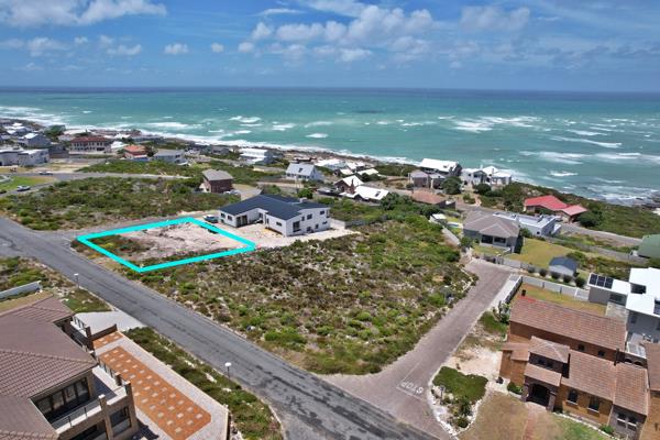708 m² Land